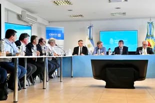 Sergio Massa y su equipo se reunió con la mesa de enlace en el INTA de Castelar