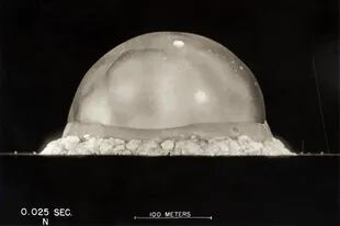 La prueba Trinity, la primera explosión de una bomba nuclear, el 16 de julio de 1945