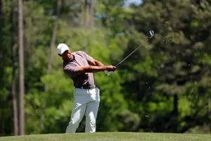 Cansado, a los 48 y algo lejos de la punta, pero Tiger Woods consiguió un récord histórico en Augusta