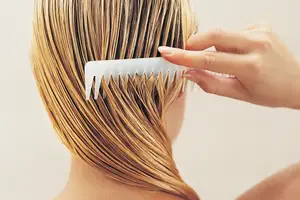 Prohibieron tres marcas de tratamientos para alisar el pelo