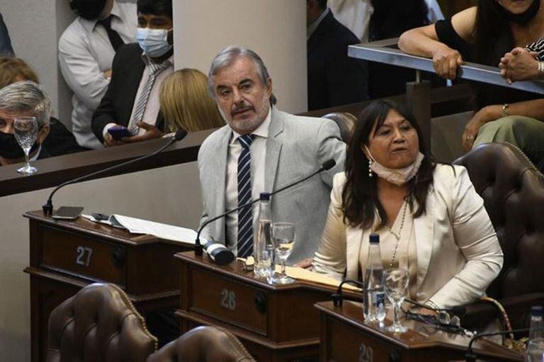Héctor Eduardo “Chabay” Ruíz no pudo asumir su banca como diputado de Santiago del Estero ante las protestas de colectivos de mujeres