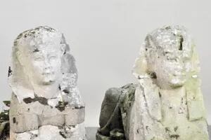Descubren que sus estatuas de jardín eran reliquias milenarias del Antiguo Egipto