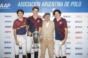 Los Heguy han ganado infinidad de veces la Copa Santa Paula, que fue creada hace 70 años, una década después del nacimiento de Alberto Pedro; con él celebran sus nietos Silvestre (hijo de "Pepe"), Cruz (hijo de Eduardo) y Antonio (mellizo de Silvestre).