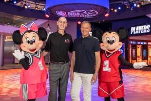 Al anuncio del regreso de la NBA no faltaron figuras... de Disney