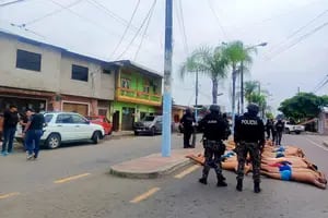 Por lo menos 68 presuntos terroristas fueron detenidos en Ecuador tras irrumpir en un hospital