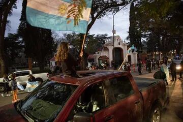 Banderazo frente a la quinta presidencial de Olivos