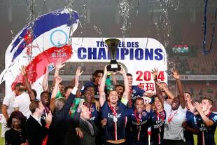 Ibrahimovic levanta el trofeo de la Supercopa de Francia
