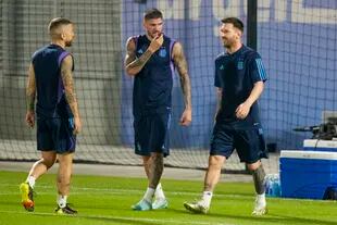 Papu Gómez, De Paul y Messi, en el entrenamiento del viernes