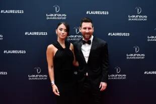 Lionel Messi y Antonela Roccuzzo, ayer, en los premios Laureus World Sports 2023, en París