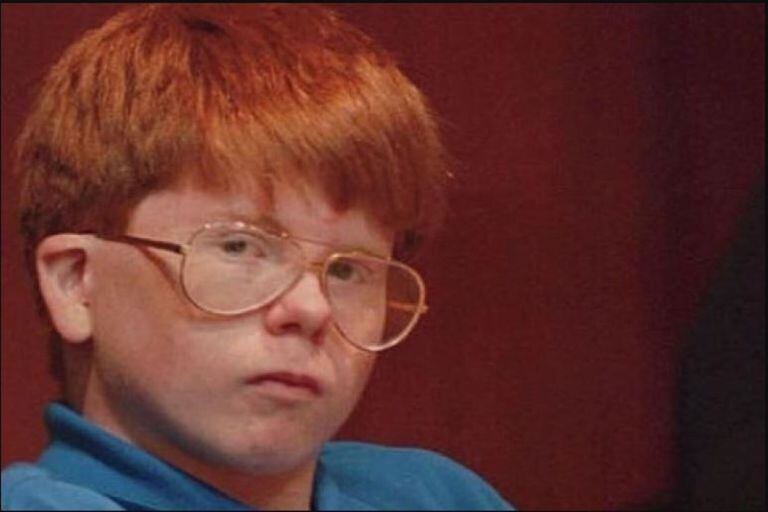 Eric Smith tenía 13 años y era víctima de bullying por sus gafas gruesas de cristal y sus pecas en todo el cuerpo