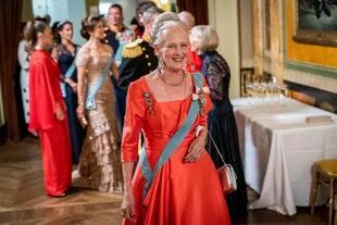 La reina Margarita II de Dinamarca recibe a invitados en el Teatro Real Danés al festejar el 50 aniversario de su ascenso al trono, 10 de septiembre de 2022