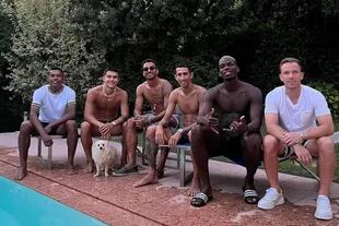 Alex Sandro, Dybala, Danilo, Dybala, Pogba y Arthur, durante el encuentro de este domingo
