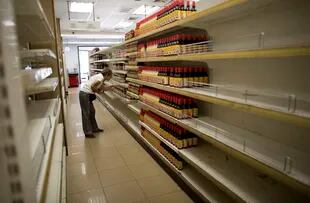 Venezuela entró en una aguda crisis económica que empobreció a su clase media (AP Photo/Ariana Cubillos)