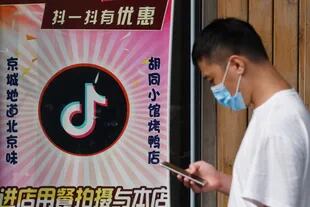 EE.UU. prohíbe desde el domingo las descargas de WeChat y TikTok