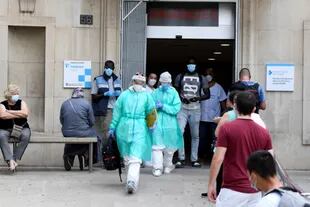 Trabajadores de la salud en un hospital en Lérida, España