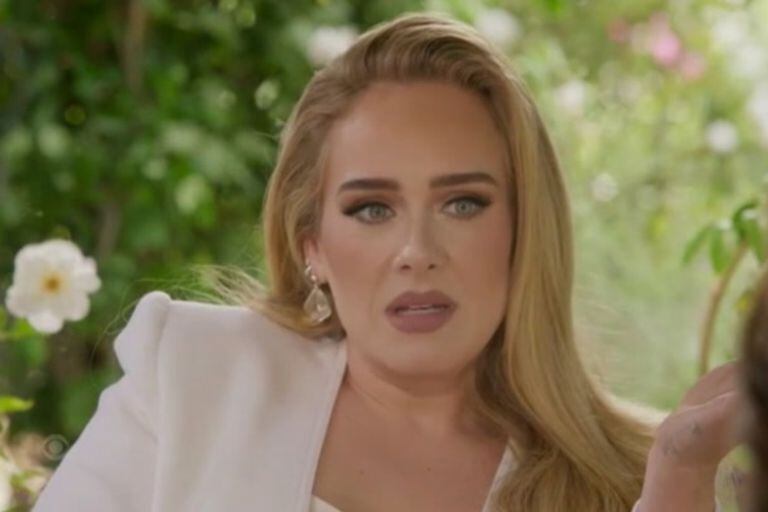 Tras suspender sus shows, Adele le pidió perdón a sus fans por videollamada