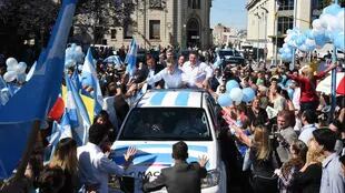 Mauricio Macri realizó una carava en Paraná junto al senador nacional Alfredo De Angeli, el intendente electo Sergio Varisco y el diputado nacional Atilio Benedetti
