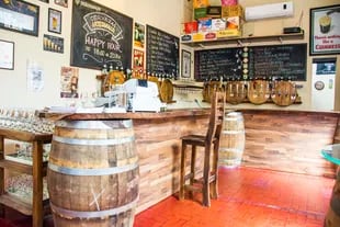 Bierlife, en San Telmo, ofrece 50 canillas que van rotando las cervezas