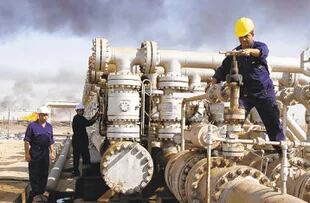 La producción de Irak está en alza, pero el gobierno está ofreciendo mejores condiciones a las petroleras occidentales para que ayuden a cumplir la meta de triplicar la producción