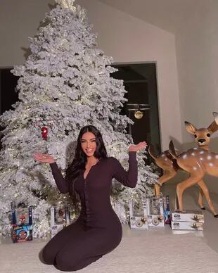 Kim Kardashian y su arbolito blanco