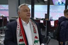 La bufanda del líder de Hungría que disparó los temores por sus ambiciones expansionistas