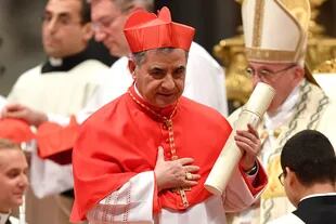 Las revelaciones en la prensa italiana sobre la misteriosa mujer, apodada la Dama del cardenal, sembraron graves sospechas de corrupción sobre el cardenal Angelo Becciu