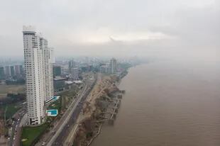 Humo en Rosario por incendios en el delta del Paraná