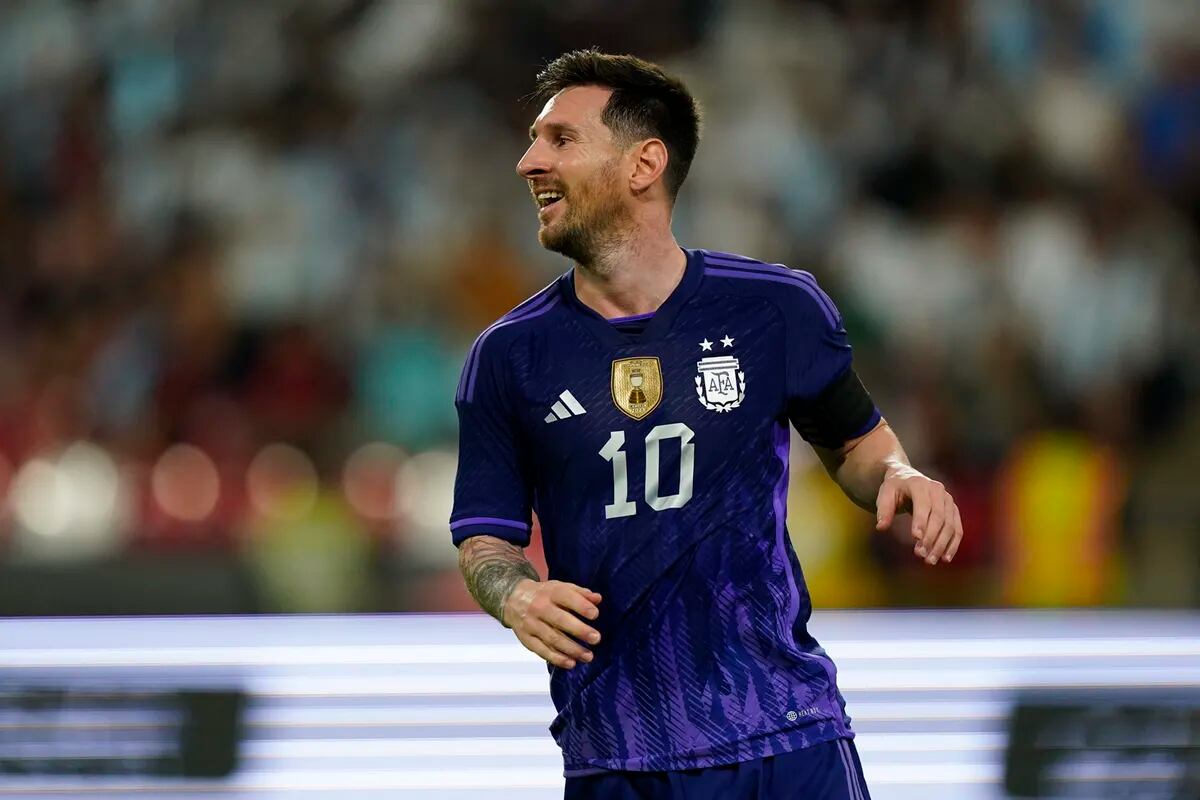 La magia de Messi como pantalla: el país de los obreros muertos y la  homofobia legalizada - LA NACION