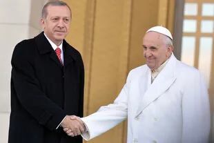 En un viaje delicado, marcado por el auge del extremismo integrista del Estado Islámico, el Pontífice subrayó en Ankara la importancia del diálogo "interreligioso e intercultural"