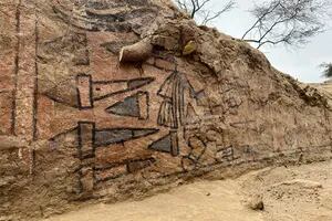 Hallan un mural prehispánico en Perú del que solo se habían visto fotos hace un siglo