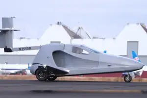 Así es el increíble avión plegable que puede convertise en una moto que supera los 200 km/h
