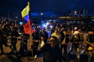 El Ejército advierte que "la democracia está en riesgo" en Ecuador por la masiva protesta indígena