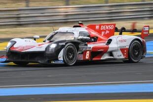El auto N°8 de Toyota llegó a Le Mans como puntero del Mundial de Resistencia y con cuatro triunfos en las últimas cinco citas; un erro del piloto japonés Ryo Hirakawa derrumbó el sueño de un nuevo éxito