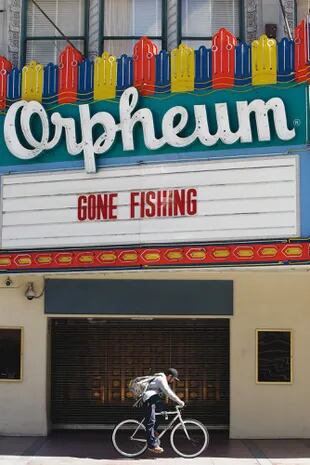 "Me fui a pescar", mentía con simpatía la sala Orpheum, de Los Ángeles, ante el cierre forzado