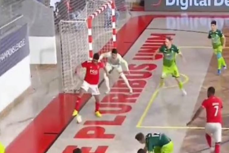 Hay que verlo dos veces para entenderlo: el increíble gol de un iraní en el futsal