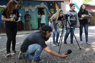 En Florencio Varela, los chicos se dedican a filmar otro de sus cortos