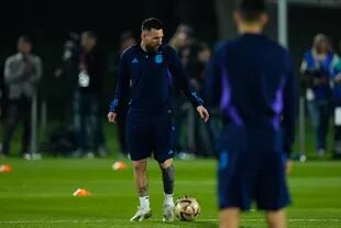 Entrenamiento de la selección argentina en Doha.  Lionel Messi 