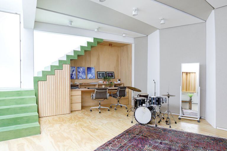 Foto de un estudio de música construido en hormigón con cámara de aire.