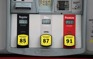 Este era el promedio del precio de la gasolina en Estados Unidos en mayo del 2022 (Foto AP/David Zalubowski)