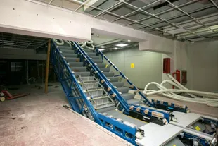 Parte de la readecuación de la terminal consiste en cambiar las escaleras mecánicas en los diferentes puentes de la estación