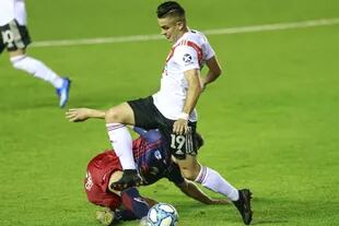 Rafael Santos Borré impuso su cuota habitual de entrega en el ataque, pero sin gol