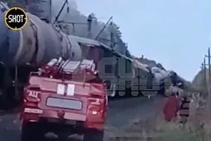 Otro tren de carga ruso descarriló cerca de la frontera con Ucrania por un “artefacto explosivo”