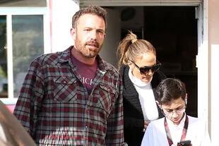 Jennifer Lopez salió a comer tacos con Ben Affleck y su hijo Max