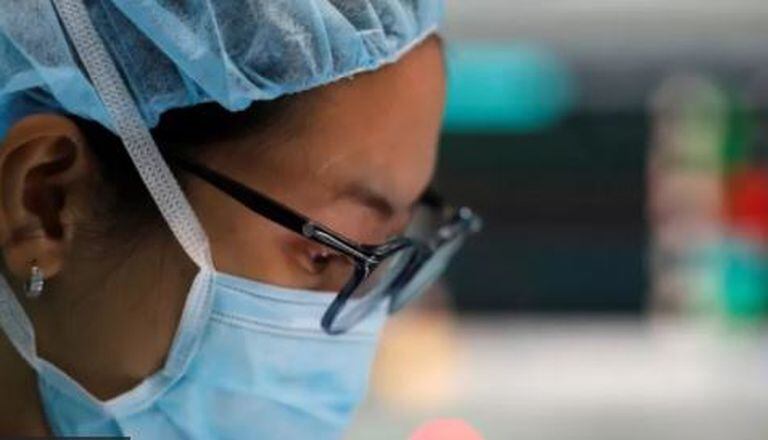 ¿Por qué las mujeres tienen más chances de morir cuando son operadas por cirujanos hombres?