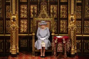 La reina Isabel II de Gran Bretaña antes de pronunciar el discurso en la Cámara de los Lores durante la apertura estatal del parlamento en el Palacio de Westminster, en Londres el 11 de mayo de 2021