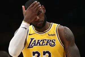 LeBron James bajo ataque. De salvador de los Lakers a blanco de los memes