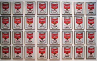Las emblemáticas latas de sopa Campbell's de Warhol sirvieron para argumentar la sentencia de un juez: “Por más que replique el logo hace ‘uso legítimo’ del copyright al realizar una crítica social al consumismo”, dijo el año pasado un magistrado