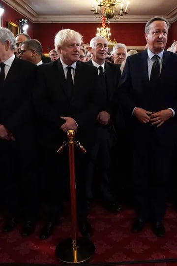 From left to right, Labor leader Sir Keir Starmer, former Prime Minister Tony Blair, Gordon Brown, Boris Johnson, David Cameron, Theresa May and John Major at St James's Palace