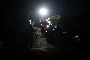 Al menos 46 cadáveres fueron encontrados en un tráiler de un camión abandonado en Texas, en Estados Unidos. (Photo by Sergio FLORES / AFP)