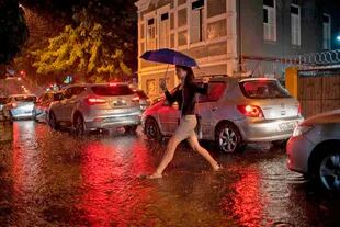 Al menos tres muertos, destrozos y caos en Río de Janeiro por fuertes lluvias